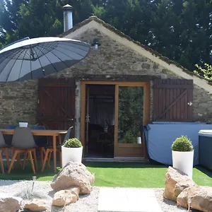 https://gites-domaine-du-charouzech.midi-pyreneeshotels.com